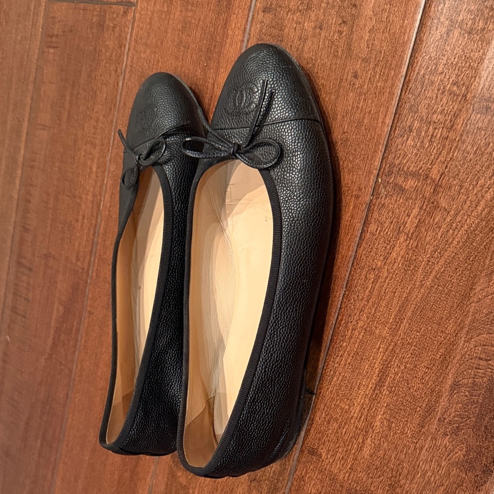 CHANEL Black Textured Leather Flats - Picture 6 of 7